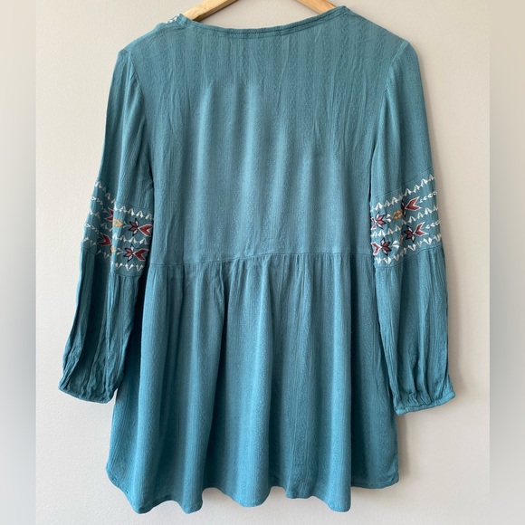 Knox Rose Tie Front, 3/4 Sleeve Boho Style Top - Picture 3 of 8